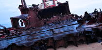 Déconstruction du cargo TK Bremen sur la plage d'Erdeven © Philip Plisson / Plisson La Trinité / AA33048 - Nos reportages photos - Ville [56]