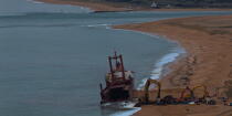 Déconstruction du cargo TK Bremen sur la plage d'Erdeven © Philip Plisson / Plisson La Trinité / AA33075 - Nos reportages photos - Ville [56]