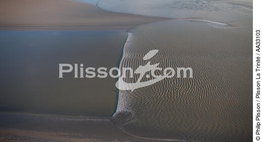 Tidal bore in the Bay of Mont Saint-Michel [AT] - © Philip Plisson / Plisson La Trinité / AA33103 - Photo Galleries - Low tide
