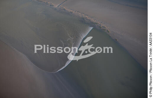 Tidal bore in the Bay of Mont Saint-Michel [AT] - © Philip Plisson / Plisson La Trinité / AA33104 - Photo Galleries - Tidal bore