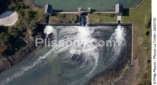 Locks From the Roc'h Du pond - © Philip Plisson / Plisson La Trinité / AA33130 - Photo Galleries - Low tide