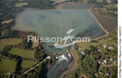 Ecluses de l'etang du Roc'h Du - © Philip Plisson / Plisson La Trinité / AA33131 - Nos reportages photos - Hydrologie