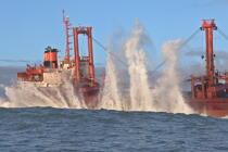 The wreck of TK Bremen, the open sea [AT] © Philip Plisson / Plisson La Trinité / AA33142 - Photo Galleries - High tide