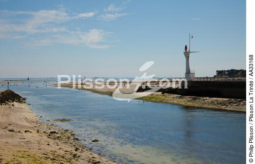 Le Pouliguen - © Philip Plisson / Plisson La Trinité / AA33168 - Nos reportages photos - Feu de port