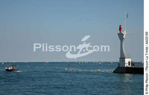 Le Pouliguen - © Philip Plisson / Plisson La Trinité / AA33169 - Nos reportages photos - Feu de port