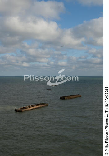Arromanches - © Philip Plisson / Plisson La Trinité / AA33213 - Photo Galleries - High tide