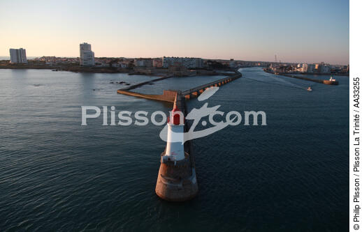 The Sables d'Olonne port - © Philip Plisson / Plisson La Trinité / AA33255 - Photo Galleries - Big tides