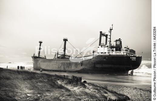 Déconstruction du cargo TK Bremen à Erdeven - © Guillaume Plisson / Plisson La Trinité / AA33284 - Nos reportages photos - Noir et blanc