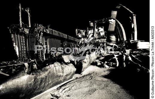 Déconstruction du cargo TK Bremen à Erdeven - © Guillaume Plisson / Plisson La Trinité / AA33313 - Nos reportages photos - Pollution