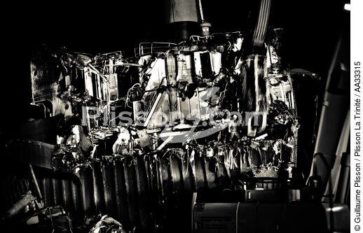 Déconstruction du cargo TK Bremen à Erdeven - © Guillaume Plisson / Plisson La Trinité / AA33315 - Nos reportages photos - Noir et blanc