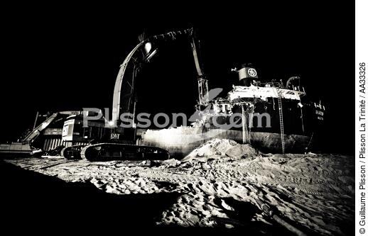 Déconstruction du cargo TK Bremen à Erdeven - © Guillaume Plisson / Plisson La Trinité / AA33326 - Nos reportages photos - Cargo