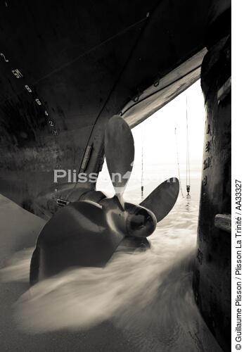 Deconstruction of the cargo at Bremen TK Erdeven [AT] - © Guillaume Plisson / Plisson La Trinité / AA33327 - Photo Galleries - Pollution