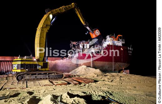 Déconstruction du cargo TK Bremen à Erdeven - © Guillaume Plisson / Plisson La Trinité / AA33339 - Nos reportages photos - Morbihan