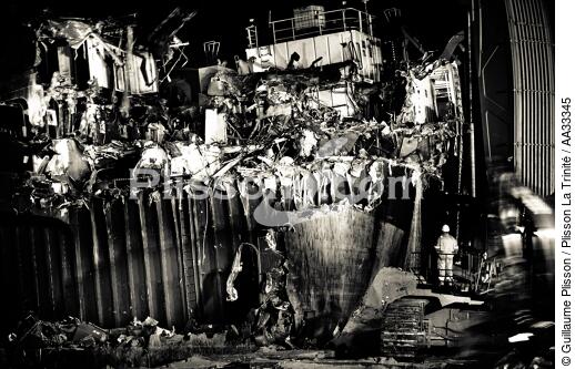 Déconstruction du cargo TK Bremen à Erdeven - © Guillaume Plisson / Plisson La Trinité / AA33345 - Nos reportages photos - L'esthétique du Chaos par Guillaume Plisson