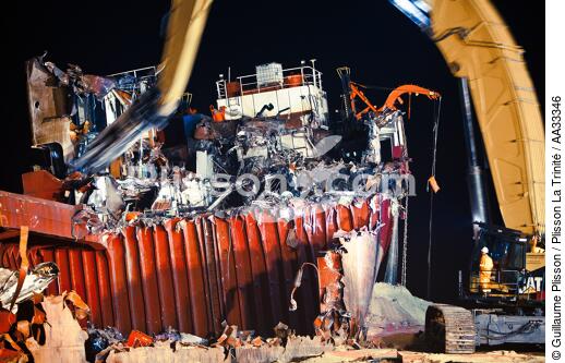 Déconstruction du cargo TK Bremen à Erdeven - © Guillaume Plisson / Plisson La Trinité / AA33346 - Nos reportages photos - Cargo