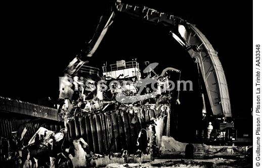 Déconstruction du cargo TK Bremen à Erdeven - © Guillaume Plisson / Plisson La Trinité / AA33348 - Nos reportages photos - Noir et blanc