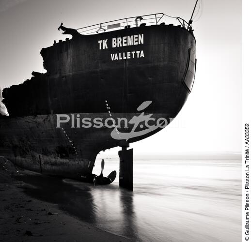 Déconstruction du cargo TK Bremen à Erdeven - © Guillaume Plisson / Plisson La Trinité / AA33352 - Nos reportages photos - Guillaume Plisson