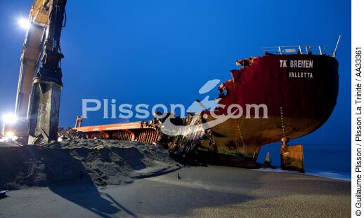 Deconstruction of the cargo at Bremen TK Erdeven [AT] - © Guillaume Plisson / Plisson La Trinité / AA33361 - Photo Galleries - Cargo ship