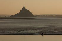 Mont-Saint-Michel bay tidal bore © Philip Plisson / Plisson La Trinité / AA33398 - Photo Galleries - Manche [The]