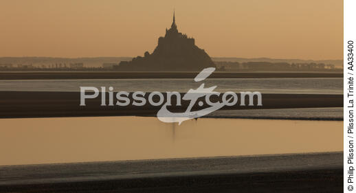 Mont-Saint-Michel bay tidal bore - © Philip Plisson / Plisson La Trinité / AA33400 - Photo Galleries - Town [50]