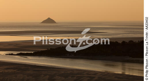Mont-Saint-Michel bay tidal bore - © Philip Plisson / Plisson La Trinité / AA33402 - Photo Galleries - Tide