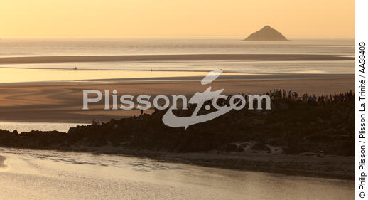 Mont-Saint-Michel bay tidal bore - © Philip Plisson / Plisson La Trinité / AA33403 - Photo Galleries - Wave