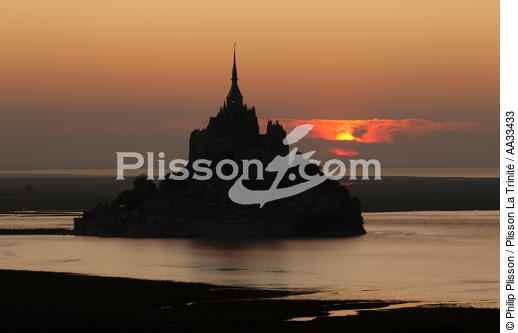 Mont-Saint-Michel - © Philip Plisson / Plisson La Trinité / AA33433 - Photo Galleries - Backlit