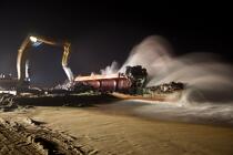 Fin du chantier de déconstruction du cargo TK Bremen sur la plage d'Erdeven © Guillaume Plisson / Pêcheur d’Images / AA33468 - Nos reportages photos - Cargo