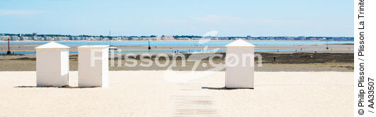 Le Poulinguen - © Philip Plisson / Plisson La Trinité / AA33507 - Nos reportages photos - Cabine de plage