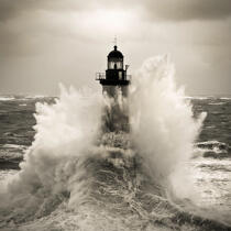 Ar Men lighthouse © Philip Plisson / Plisson La Trinité / AA33508 - Photo Galleries - Winters storms on Brittany coasts