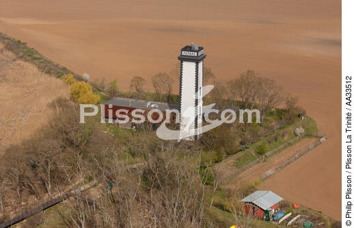 Patiras island lighthouse - © Philip Plisson / Plisson La Trinité / AA33512 - Photo Galleries - Lighthouse [33]