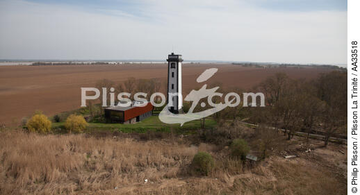 Patiras island lighthouse - © Philip Plisson / Plisson La Trinité / AA33518 - Photo Galleries - Aquitaine