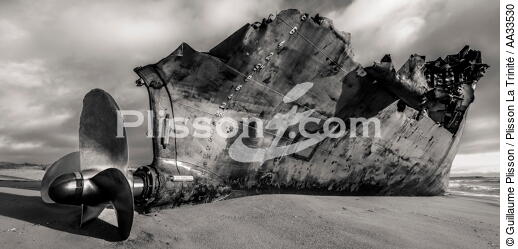Propeller of TK Bremen - © Guillaume Plisson / Plisson La Trinité / AA33530 - Photo Galleries - Black and white