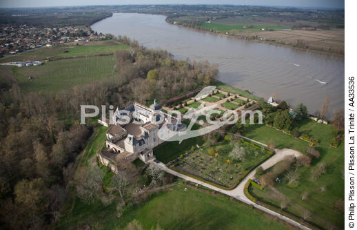 Château de Vayres sur la Dordogne - © Philip Plisson / Plisson La Trinité / AA33536 - Nos reportages photos - Aquitaine