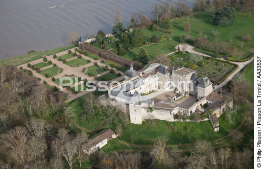 Château de Vayres on the Dordogne river - © Philip Plisson / Plisson La Trinité / AA33537 - Photo Galleries - Aquitaine