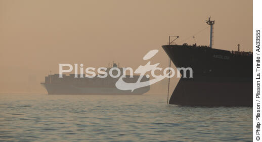 Gibraltar Bay, Algésiras - © Philip Plisson / Plisson La Trinité / AA33555 - Photo Galleries - Mooring