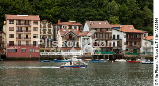 Dans le goulet de Pasajes - © Philip Plisson / Plisson La Trinité / AA33564 - Nos reportages photos - Pays Basque