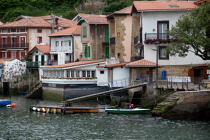 Dans le goulet de Pasajes © Philip Plisson / Plisson La Trinité / AA33566 - Nos reportages photos - Pays Basque