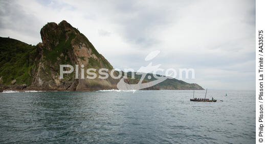 A l'entrée du port de Pasajes - © Philip Plisson / Plisson La Trinité / AA33575 - Nos reportages photos - Pasajes