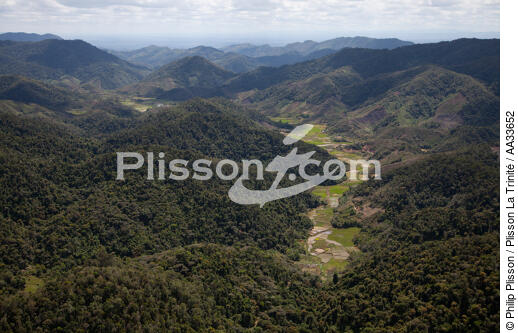 Between tana and Andevorento - © Philip Plisson / Plisson La Trinité / AA33652 - Photo Galleries - Land activity