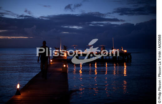 Princesse Bora hotel on Sainte-Marie island - © Philip Plisson / Plisson La Trinité / AA33668 - Photo Galleries - Sunset