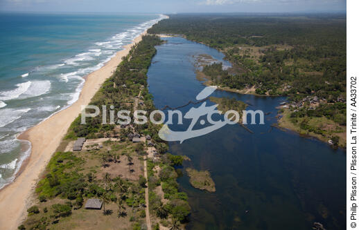 From Andevorento to Toamasina, Est coast - © Philip Plisson / Plisson La Trinité / AA33702 - Photo Galleries - Canal