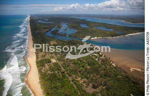 From Andevorento to Toamasina, Est coast - © Philip Plisson / Plisson La Trinité / AA33709 - Photo Galleries - Canal