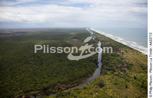 From Andevorento to Toamasina, Est coast - © Philip Plisson / Plisson La Trinité / AA33713 - Photo Galleries - Canal