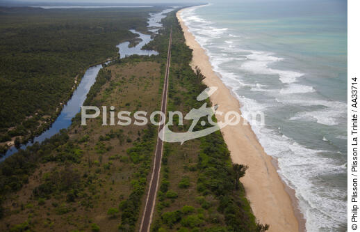 From Andevorento to Toamasina, Est coast - © Philip Plisson / Plisson La Trinité / AA33714 - Photo Galleries - Canal