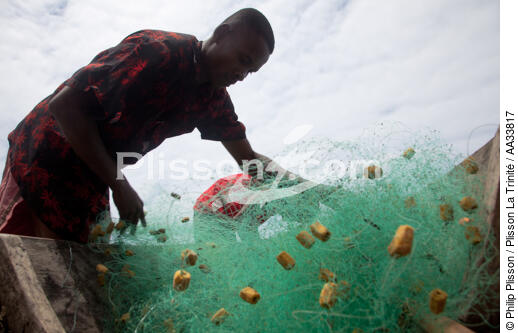 Sainte-Marie island - © Philip Plisson / Plisson La Trinité / AA33817 - Photo Galleries - Fishing nets