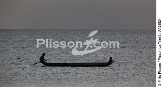 Sainte-Marie island - © Philip Plisson / Plisson La Trinité / AA33824 - Photo Galleries - Rowing boat