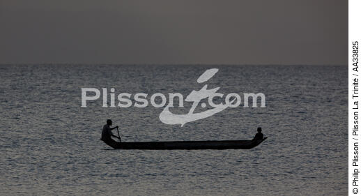 Sainte-Marie island - © Philip Plisson / Plisson La Trinité / AA33825 - Photo Galleries - Rowing boat
