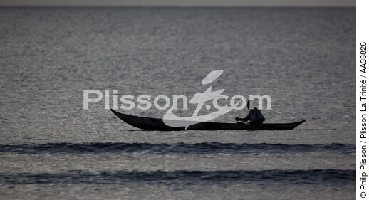 Sainte-Marie island - © Philip Plisson / Plisson La Trinité / AA33826 - Photo Galleries - Rowing boat