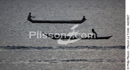 Sainte-Marie island - © Philip Plisson / Plisson La Trinité / AA33827 - Photo Galleries - Rowing boat
